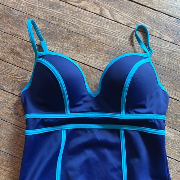 SPANX one-piece bathing suit - size 8 - Picture 2 of 7